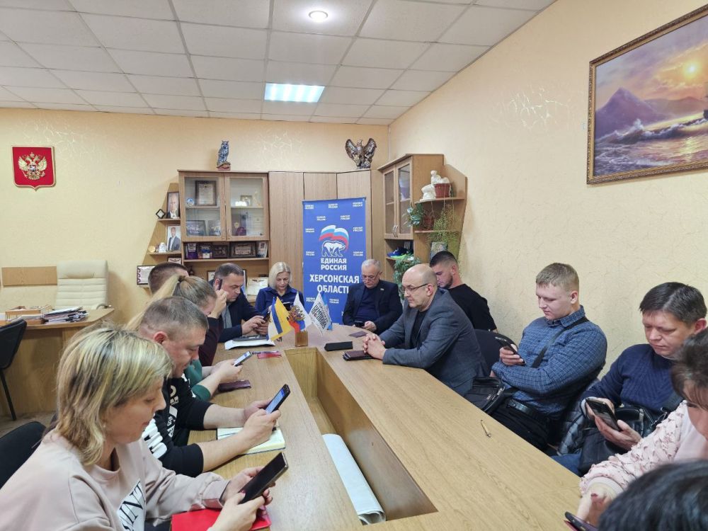 В Чаплинке при поддержке "Единой России" организовали площадку для "Диктанта ЖКХ" В Чаплинке при поддержке "Единой России" организовали площадку для "Диктанта ЖКХ"