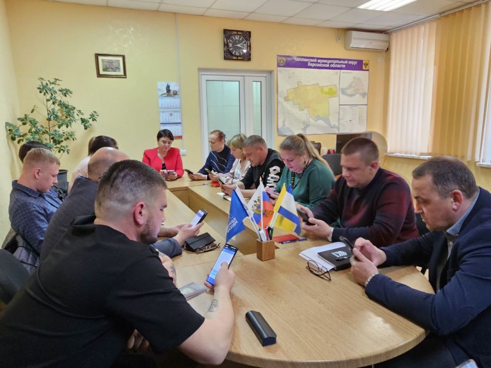 В Чаплинке при поддержке "Единой России" организовали площадку для "Диктанта ЖКХ" В Чаплинке при поддержке "Единой России" организовали площадку для "Диктанта ЖКХ"