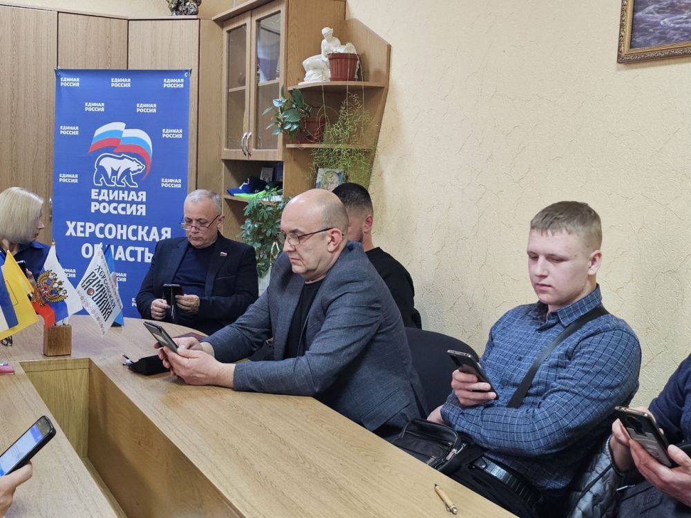 В Чаплинке при поддержке "Единой России" организовали площадку для "Диктанта ЖКХ" В Чаплинке при поддержке "Единой России" организовали площадку для "Диктанта ЖКХ"