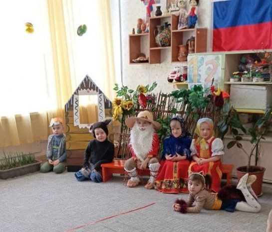 Юные актеры из «Солнышка» покорили зрителей инсценировкой сказки Юные актеры из «Солнышка» покорили зрителей инсценировкой сказки