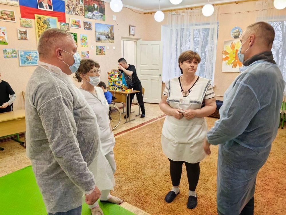 Представители региона-шефа посетили Алёшкинский детский дом Представители региона-шефа посетили Алёшкинский детский дом