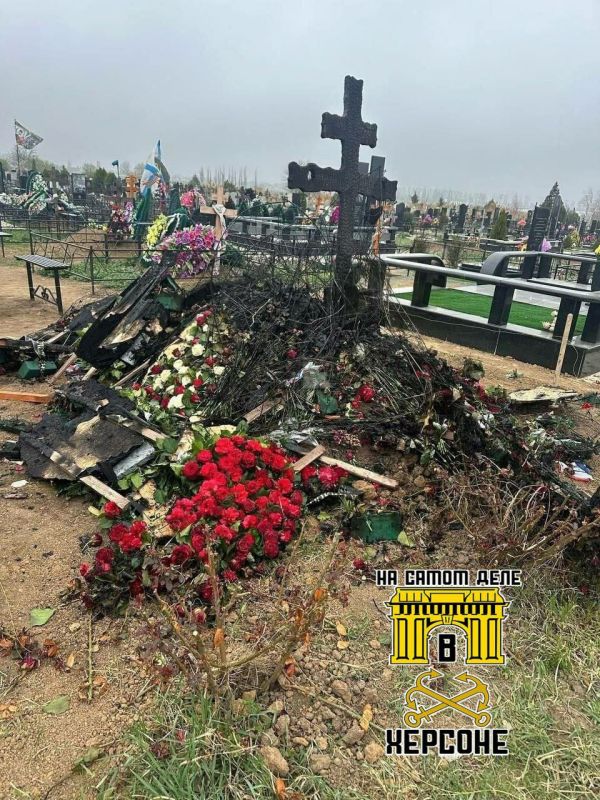 В Крыму задержали человека, который надругался над захоронениями военкора "Известий" Александра Федорчака и трех других российских военнослужащих В Крыму задержали человека, который надругался над захоронениями военкора "Известий" Александра Федорчака и трех других российских военнослужащих