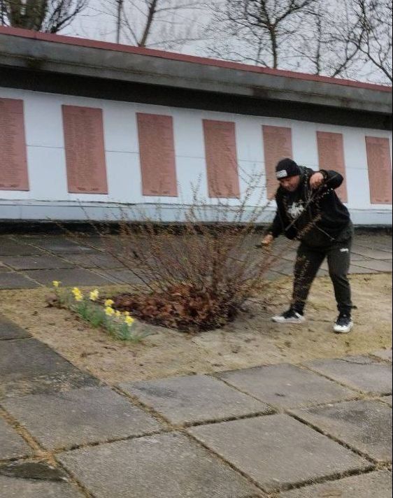 В Новозбурьевском сельском поселении благоустроили мемориальные объекты В Новозбурьевском сельском поселении благоустроили мемориальные объекты