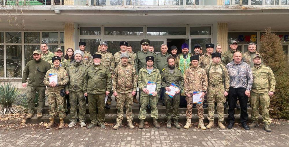 Очередная партия гуманитарки доставлена казаками добровольцам разведывательно-штурмовой бригады «Дон» Очередная партия гуманитарки доставлена казаками добровольцам разведывательно-штурмовой бригады «Дон»