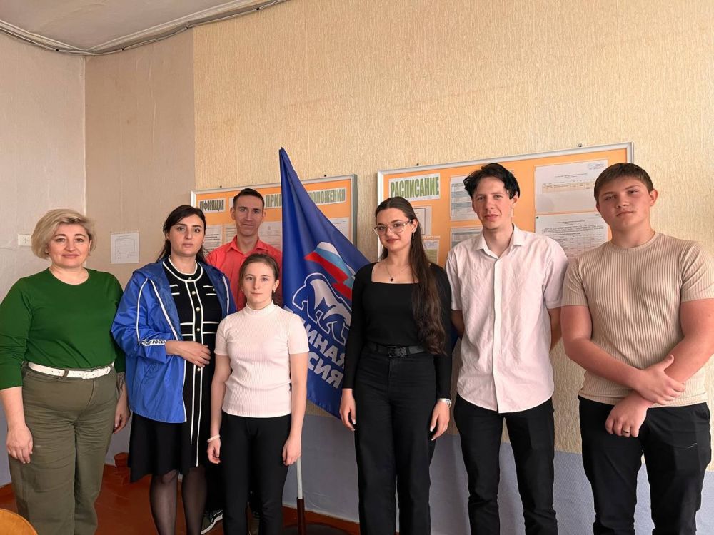 Исполнительный секретарь Каланчакского местного отделения «Единой России» Жамила Запускалова провела профориентационную беседу с выпускниками Исполнительный секретарь Каланчакского местного отделения «Единой России» Жамила Запускалова провела профориентационную беседу с выпускниками