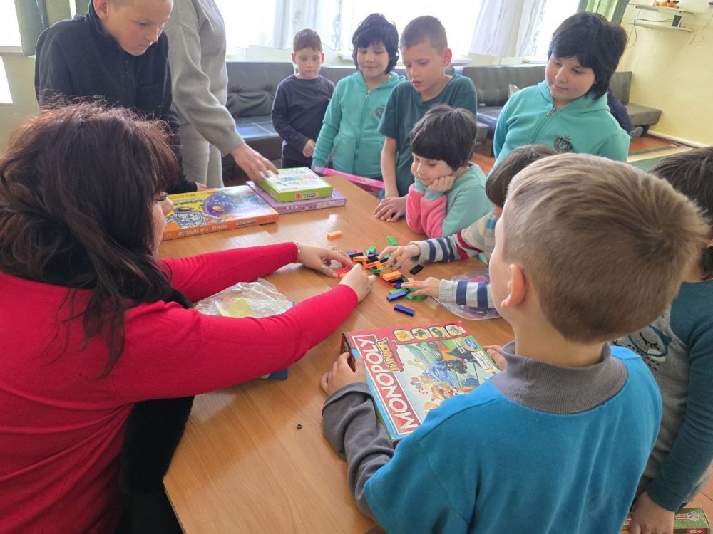 В Новокиевский социально-реабилитационный центр для детей доставили подарки В Новокиевский социально-реабилитационный центр для детей доставили подарки