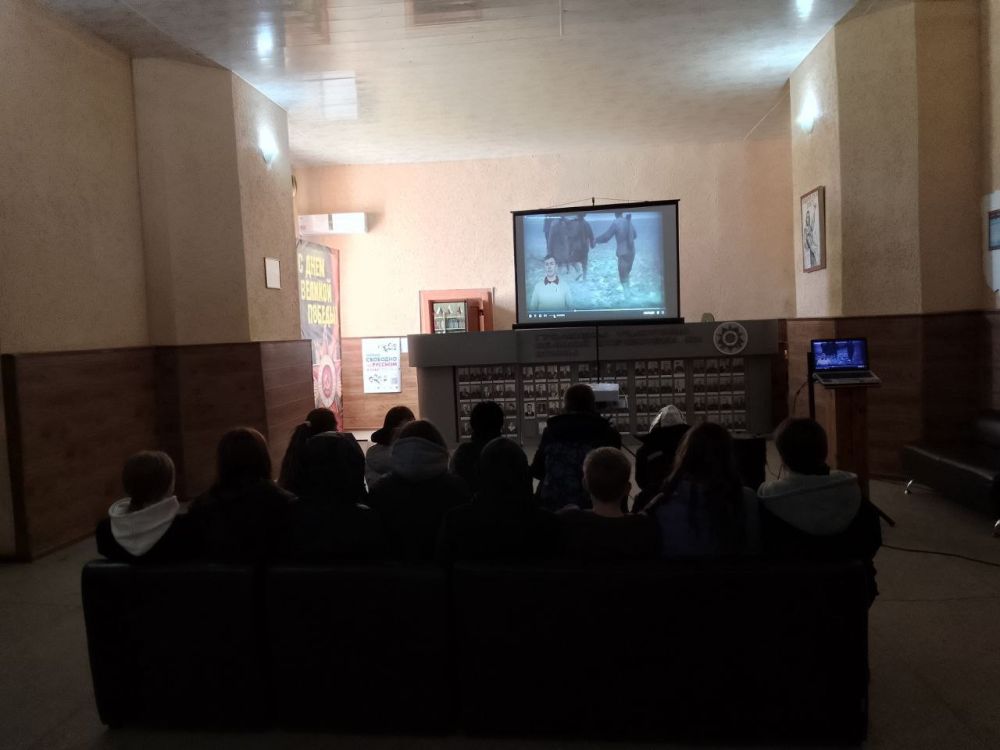 В Зеленовском и Громовском домах культуры прошли патриотические мероприятия, посвященные знаменательной странице истории нашей страны - освобождению Крыма от немецко-фашистских захватчиков В Зеленовском и Громовском домах культуры прошли патриотические мероприятия, посвященные знаменательной странице истории нашей страны - освобождению Крыма от немецко-фашистских захватчиков