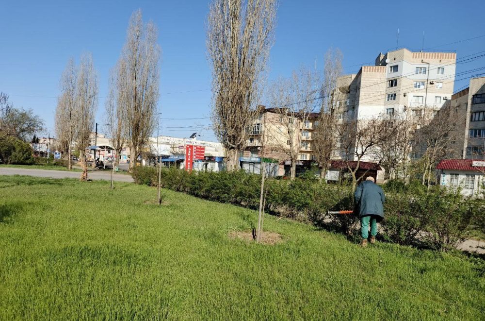 В городском округе Новая Каховка проходят весенние работы по благоустройству В городском округе Новая Каховка проходят весенние работы по благоустройству