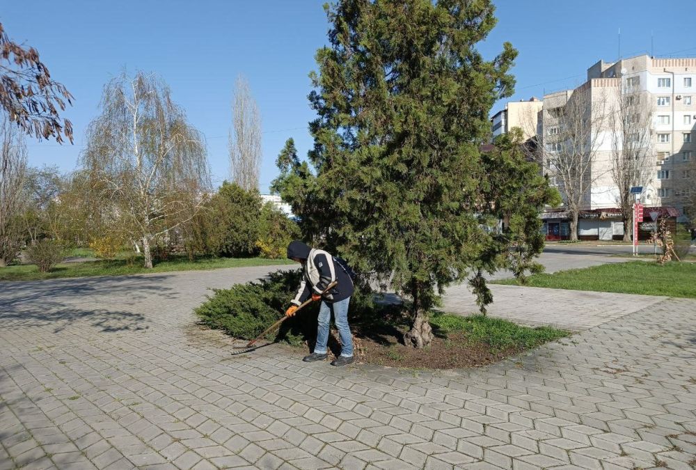 В городском округе Новая Каховка проходят весенние работы по благоустройству В городском округе Новая Каховка проходят весенние работы по благоустройству