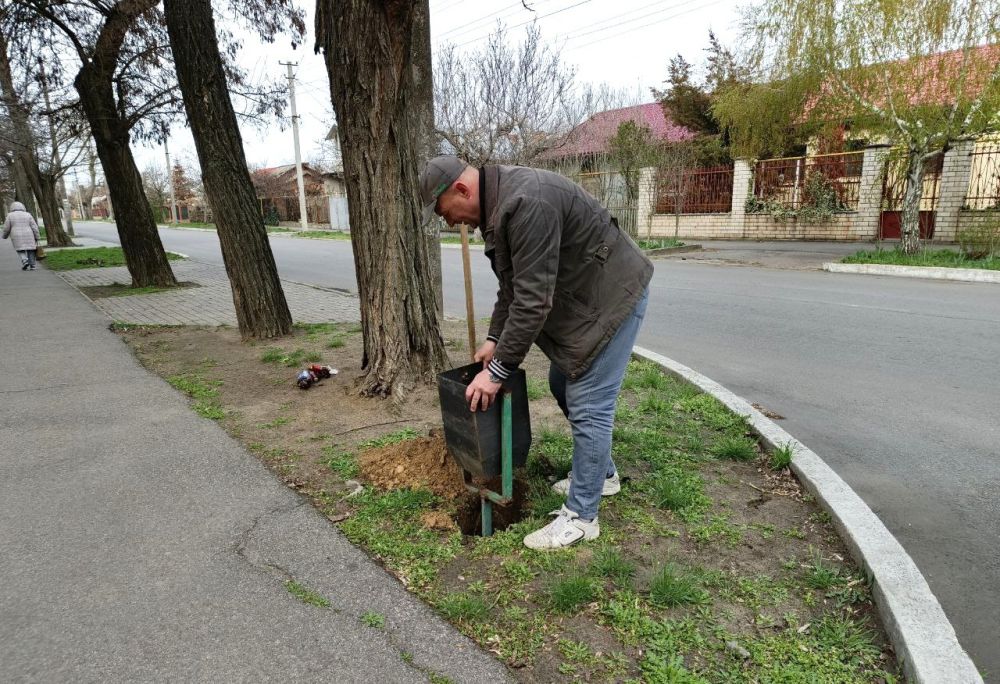 В городском округе Новая Каховка проходят весенние работы по благоустройству В городском округе Новая Каховка проходят весенние работы по благоустройству