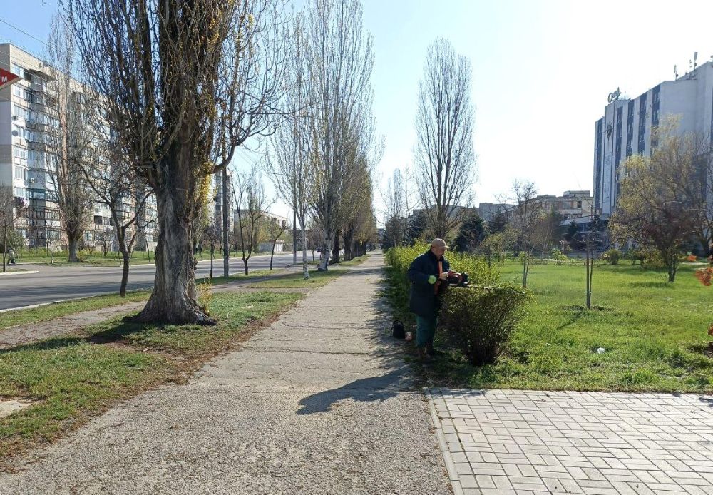 В городском округе Новая Каховка проходят весенние работы по благоустройству В городском округе Новая Каховка проходят весенние работы по благоустройству