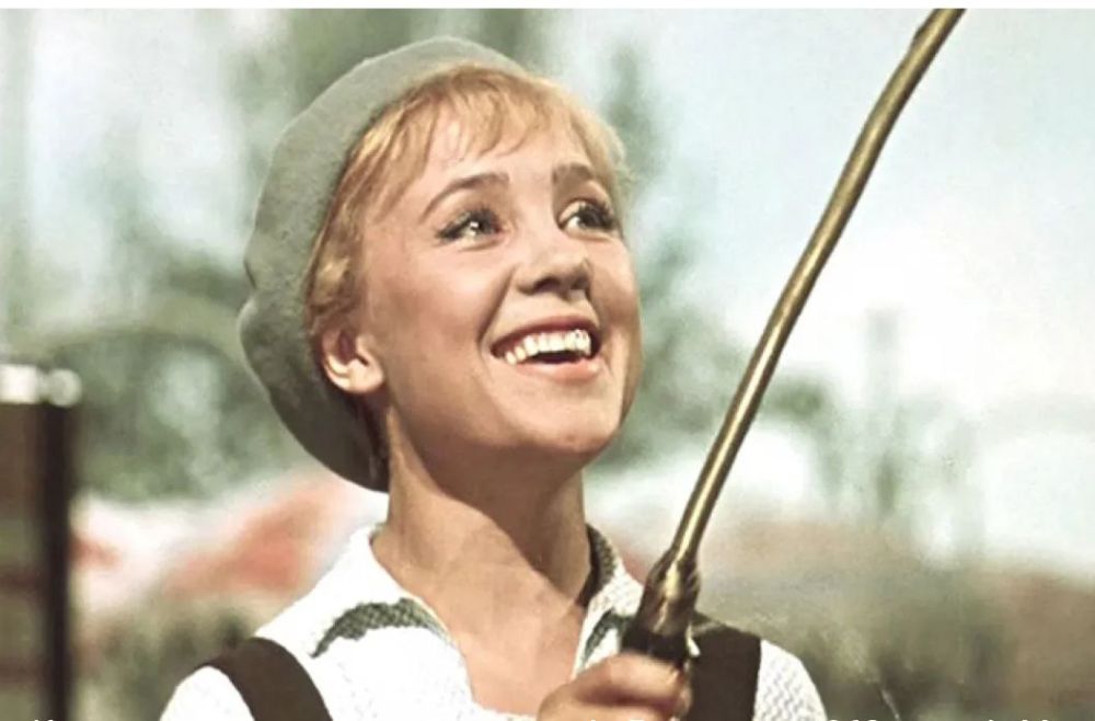 В этот день в 1962 году состоялась премьера комедии "Королева бензоколонки" В этот день в 1962 году состоялась премьера комедии "Королева бензоколонки"