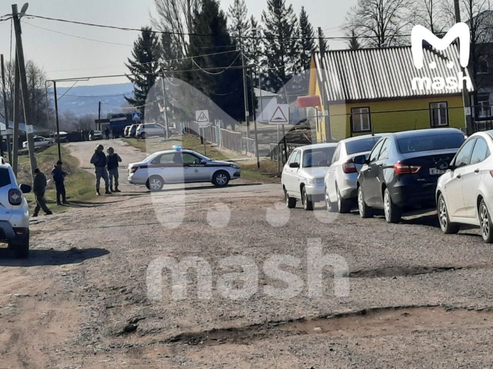 Взрывное устройство нашли под машиной бывшего военкома Чувашской Республики Бахтиёра Холикова Взрывное устройство нашли под машиной бывшего военкома Чувашской Республики Бахтиёра Холикова