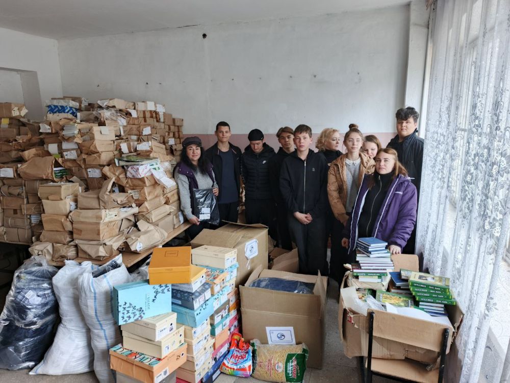 Добровольцы Херсонского штаба "Мы вместе" доставили гуманитарную помощь в колледж сферы обслуживания Добровольцы Херсонского штаба "Мы вместе" доставили гуманитарную помощь в колледж сферы обслуживания