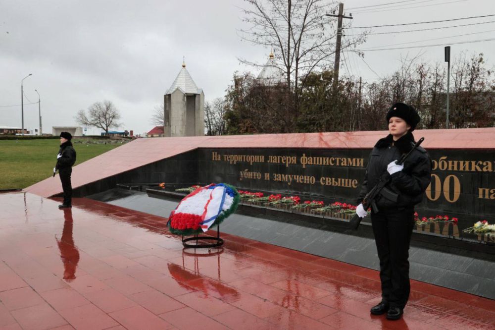 Александр Хлюстов: В Международный день освобождения узников фашистских концлагерей принял участие в возложении цветов и свечей на Александр Хлюстов: В Международный день освобождения узников фашистских концлагерей принял участие в возложении цветов и свечей на