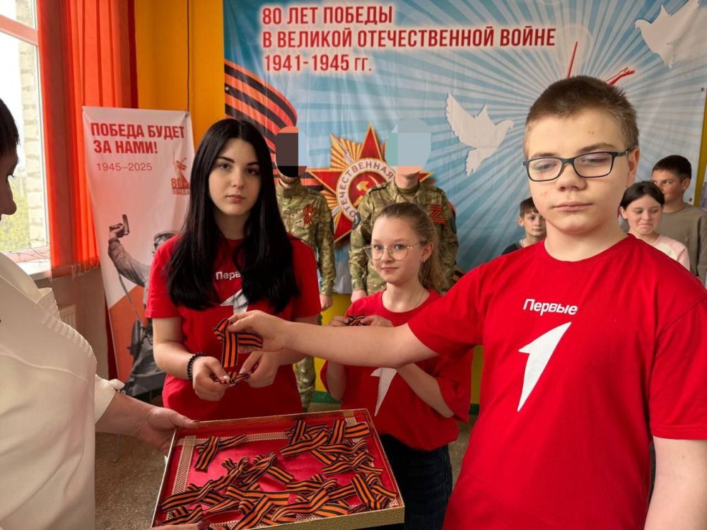 Активисты Асканийской школы почтили память узников концлагерей Активисты Асканийской школы почтили память узников концлагерей