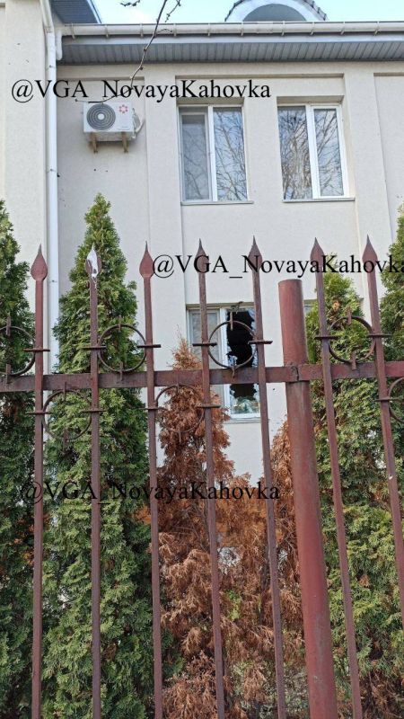 В Новой Каховке повреждено здание Свято-Андреевского кафедрального собора в результате обстрела ВСУ, сообщает Администрация округа В Новой Каховке повреждено здание Свято-Андреевского кафедрального собора в результате обстрела ВСУ, сообщает Администрация округа