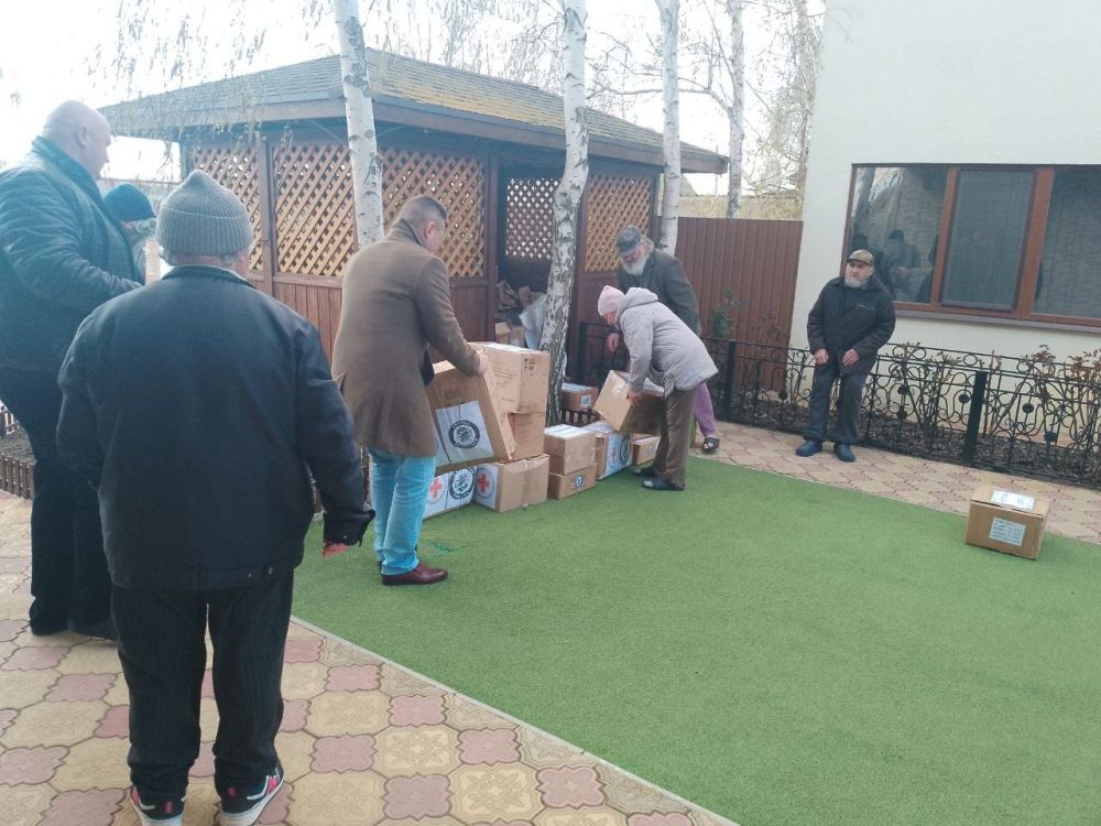 Глава Скадовского округа передал жителям пунктов временного размещения гуманитарную помощь от движения "Россия православная" Глава Скадовского округа передал жителям пунктов временного размещения гуманитарную помощь от движения "Россия православная"
