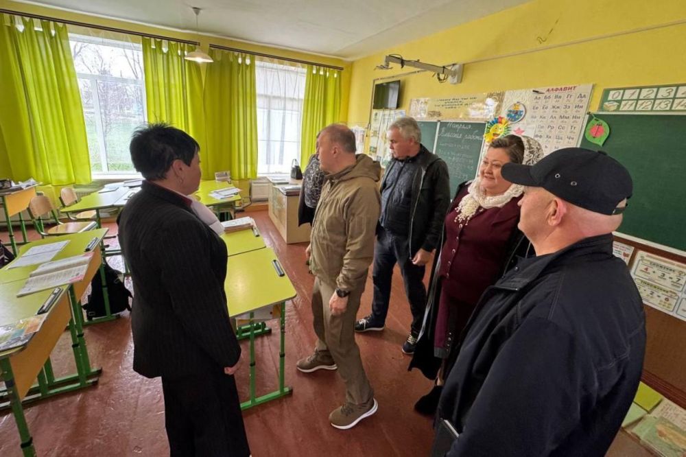 Глава Адыгеи Мурат Кумпилов посетил Херсонскую область Глава Адыгеи Мурат Кумпилов посетил Херсонскую область