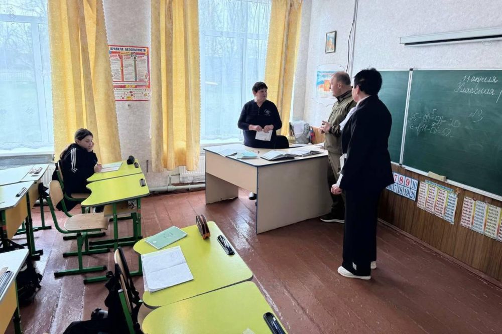 Глава Адыгеи Мурат Кумпилов посетил Херсонскую область Глава Адыгеи Мурат Кумпилов посетил Херсонскую область