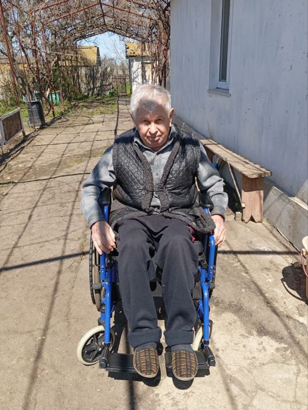 Евгения Кузьменко: Передала инвалидную коляску для жителя села Новопокровка - Кличановскому Николаю Григорьевичу Евгения Кузьменко: Передала инвалидную коляску для жителя села Новопокровка - Кличановскому Николаю Григорьевичу