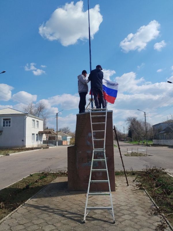 В селе Каменка обновили флаг! В селе Каменка обновили флаг!