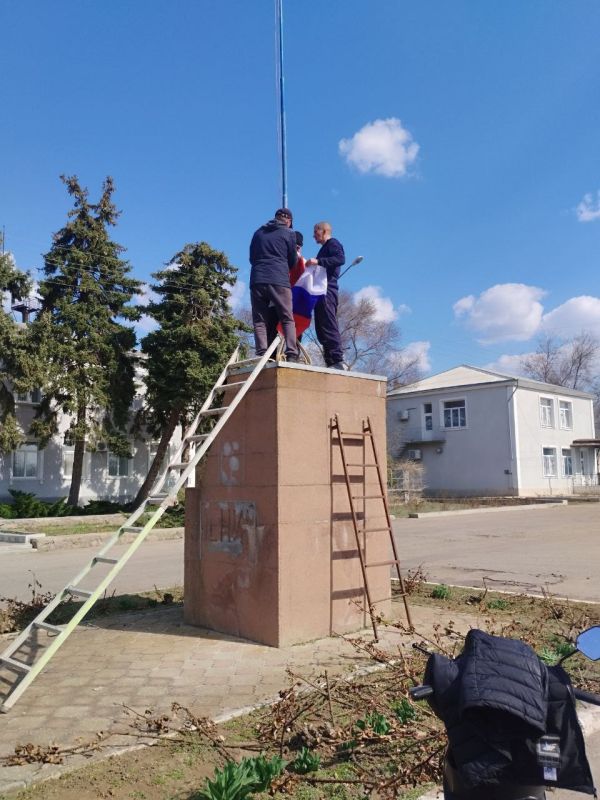 В селе Каменка обновили флаг! В селе Каменка обновили флаг!