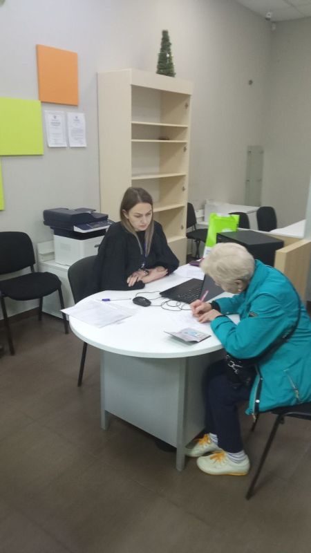 Сегодня в Каховке прошла очередная выездная консультация социального фонда для маломобильных граждан Сегодня в Каховке прошла очередная выездная консультация социального фонда для маломобильных граждан