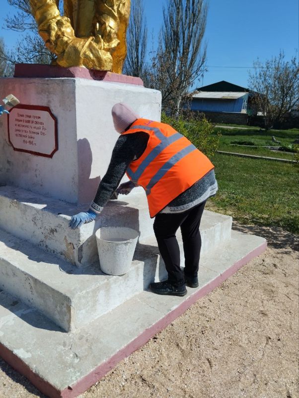 В Новодмитровском территориальном отделе завершили работы по благоустройству и косметическому ремонту памятников, посвященных Великой Отечественной войне В Новодмитровском территориальном отделе завершили работы по благоустройству и косметическому ремонту памятников, посвященных Великой Отечественной войне