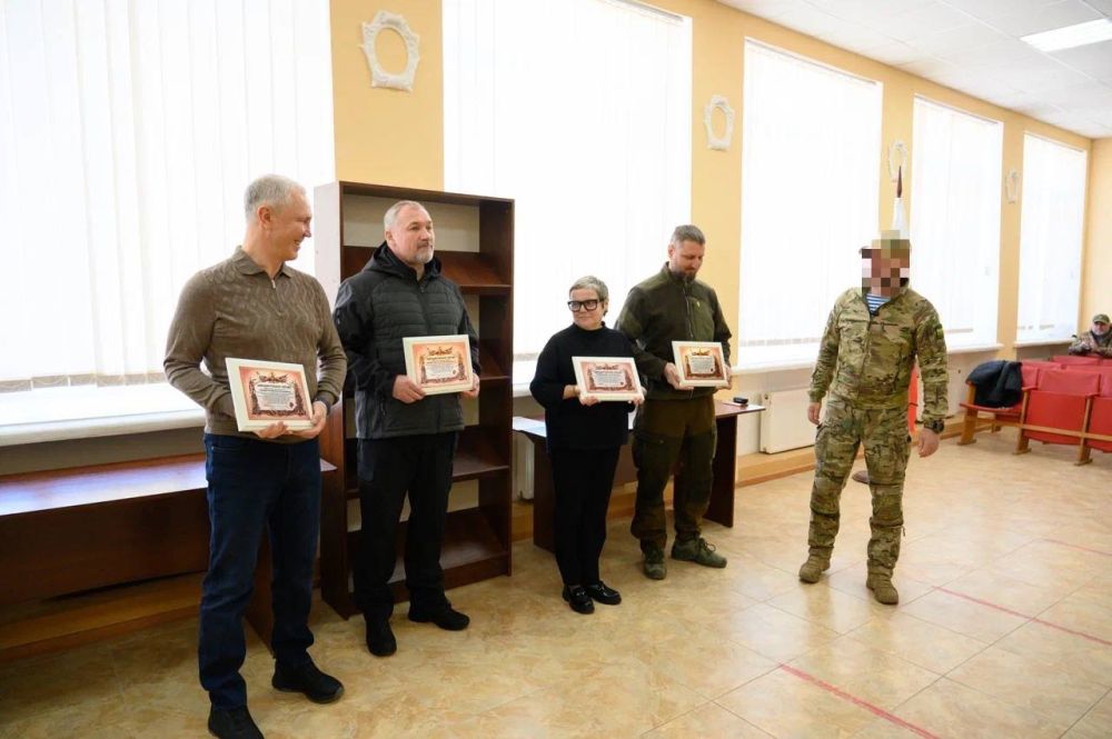 Иван Шумаков: Вместе с Губернатором Херсонской области Владимиром Сальдо, сенатором РФ Константином Басюком и Председателем Херсонской областной Думы Татьяной Томилиной поздравили бойцов с двухлетием добровольческого... Иван Шумаков: Вместе с Губернатором Херсонской области Владимиром Сальдо, сенатором РФ Константином Басюком и Председателем Херсонской областной Думы Татьяной Томилиной поздравили бойцов с двухлетием добровольческого...