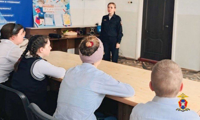 В Чаплынском муниципальном округе госавтоинспекторы провели занятие для школьников В Чаплынском муниципальном округе госавтоинспекторы провели занятие для школьников