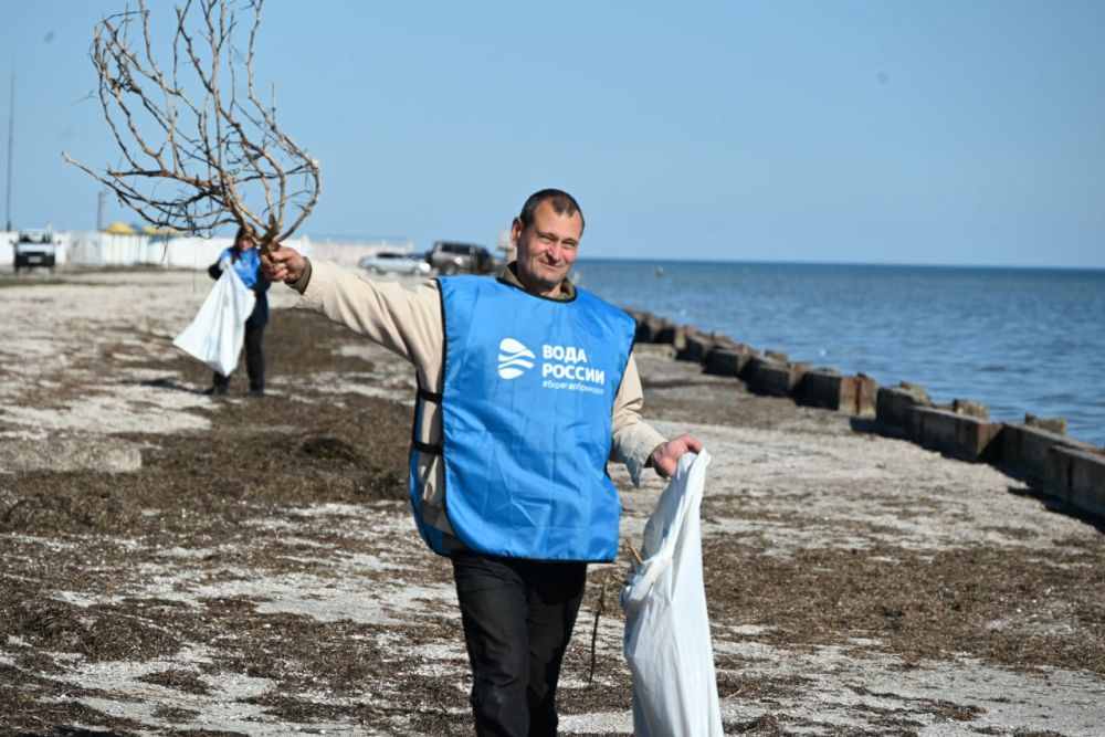 "Вода России" в действии: в Скадовске убрали детский пляж "Вода России" в действии: в Скадовске убрали детский пляж