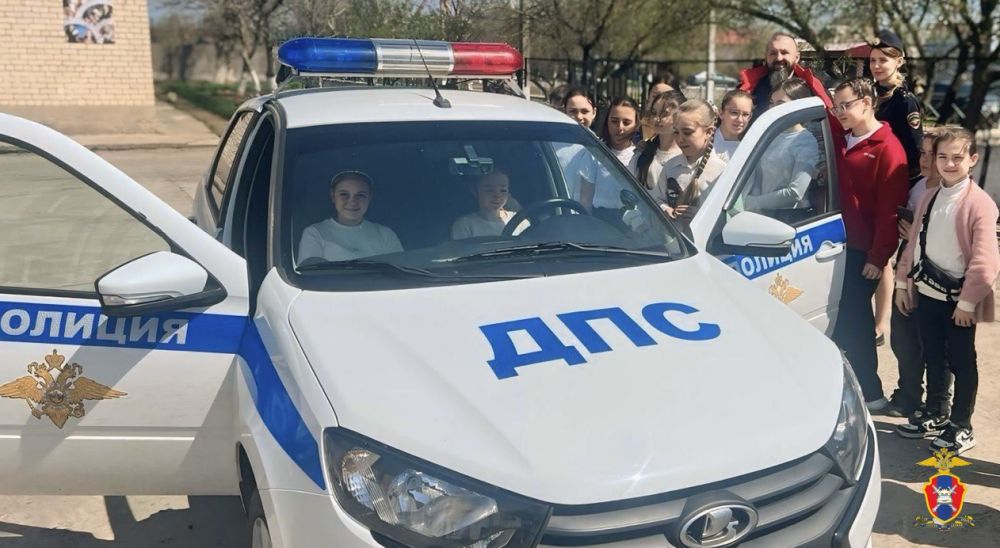 Сотрудники Госавтоинспекции провели занятие в Новоалексеевской школе № 1 Сотрудники Госавтоинспекции провели занятие в Новоалексеевской школе № 1