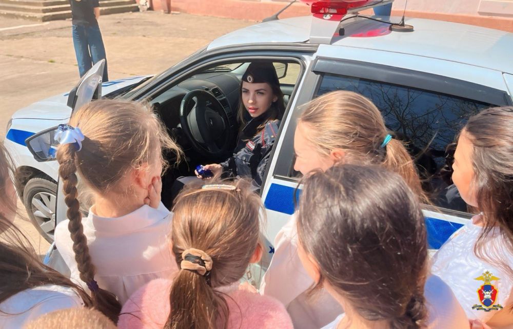 Сотрудники Госавтоинспекции провели занятие в Новоалексеевской школе № 1 Сотрудники Госавтоинспекции провели занятие в Новоалексеевской школе № 1