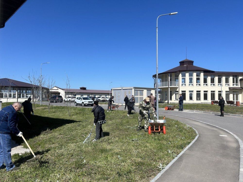 Сотрудники Министерства ТЭК приняли участие во Всероссийском субботнике в Счастливцево Сотрудники Министерства ТЭК приняли участие во Всероссийском субботнике в Счастливцево