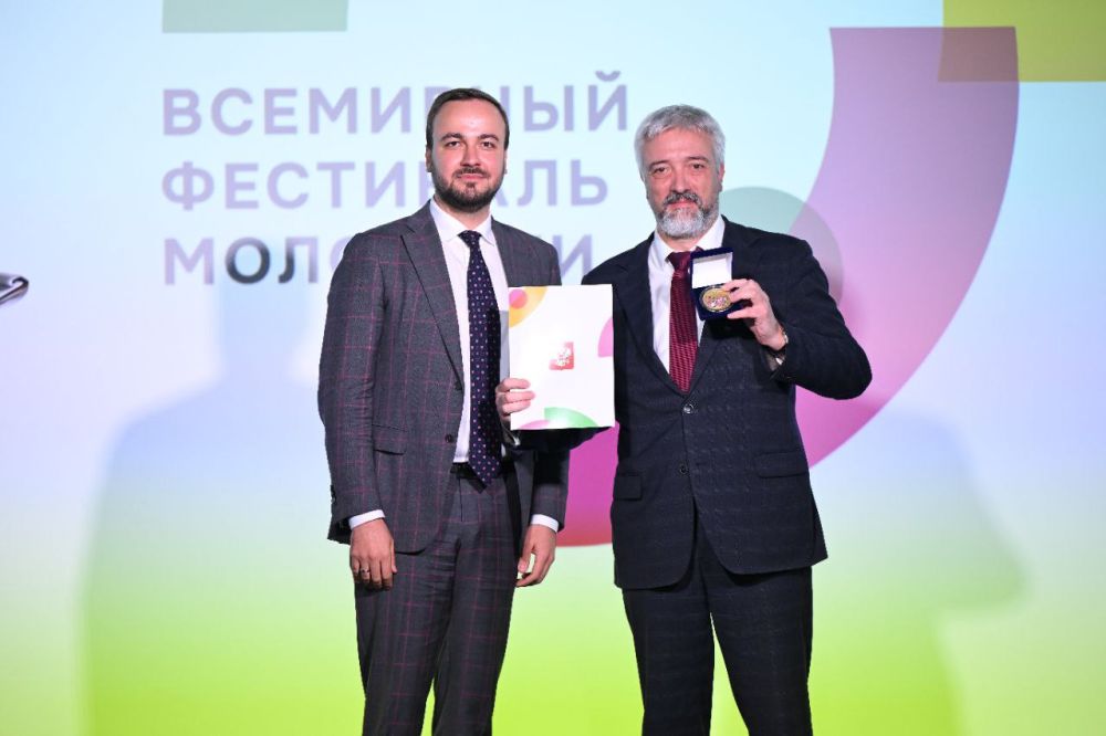 С Днём рождения ВФМ!. Более 100 иностранных и российских участников Всемирного фестиваля молодежи–2024, его организаторы и партнёры отметили День рождения фестиваля! Это грандиозное событие прошло в «Сириусе» год назад и... С Днём рождения ВФМ!. Более 100 иностранных и российских участников Всемирного фестиваля молодежи–2024, его организаторы и партнёры отметили День рождения фестиваля! Это грандиозное событие прошло в «Сириусе» год назад и...