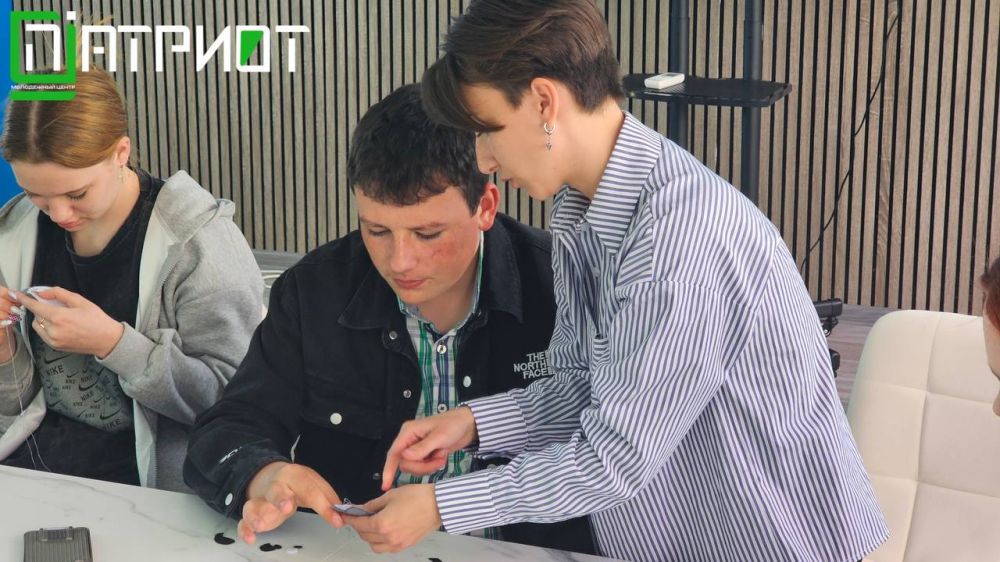 А ПУШИСТЫЙ-ТО КАКОЙ!. А ещё мужественный, немного фетровый и очень добрый - всё это можно сказать о брелоке-обереге для военнослужащих, который изготавливался учащимися общеобразовательных школ Голопристанского... А ПУШИСТЫЙ-ТО КАКОЙ!. А ещё мужественный, немного фетровый и очень добрый - всё это можно сказать о брелоке-обереге для военнослужащих, который изготавливался учащимися общеобразовательных школ Голопристанского...