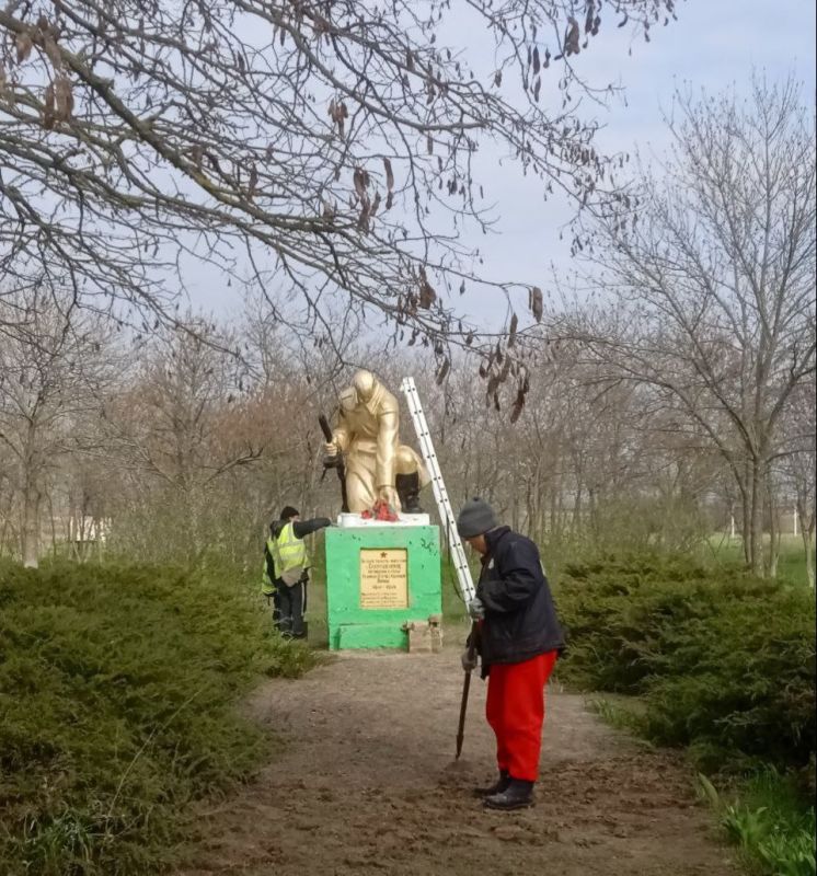 В селе Слепушинское провели благоустройство Памятника Неизвестному Солдату В селе Слепушинское провели благоустройство Памятника Неизвестному Солдату