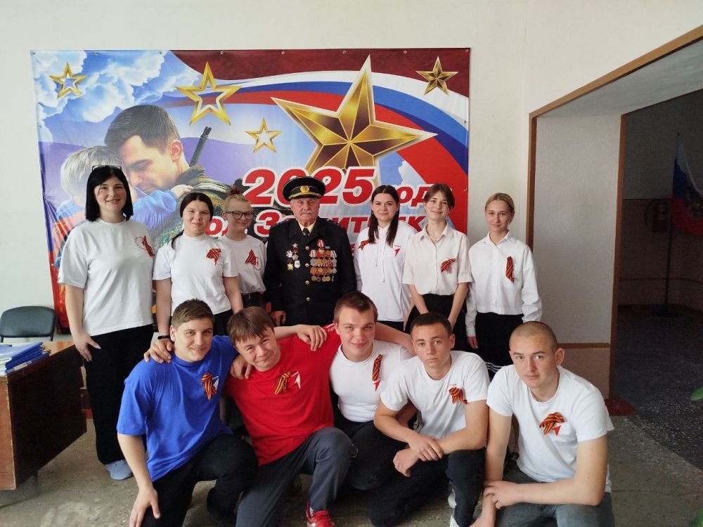 Первые Подовской школы почтили память жертв нацизма и встретились с ветераном Великой Отечественной войны Первые Подовской школы почтили память жертв нацизма и встретились с ветераном Великой Отечественной войны