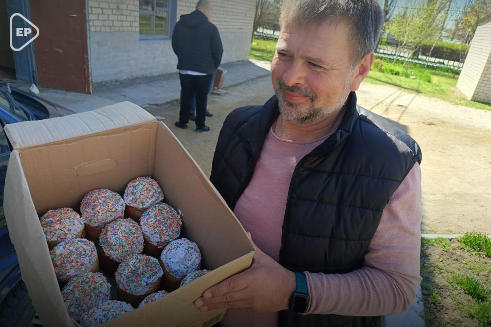 Накануне Православной Пасхи волонтеры «Единой России» передали праздничные куличи в многодетные семьи, пенсионерам и участникам СВО Накануне Православной Пасхи волонтеры «Единой России» передали праздничные куличи в многодетные семьи, пенсионерам и участникам СВО