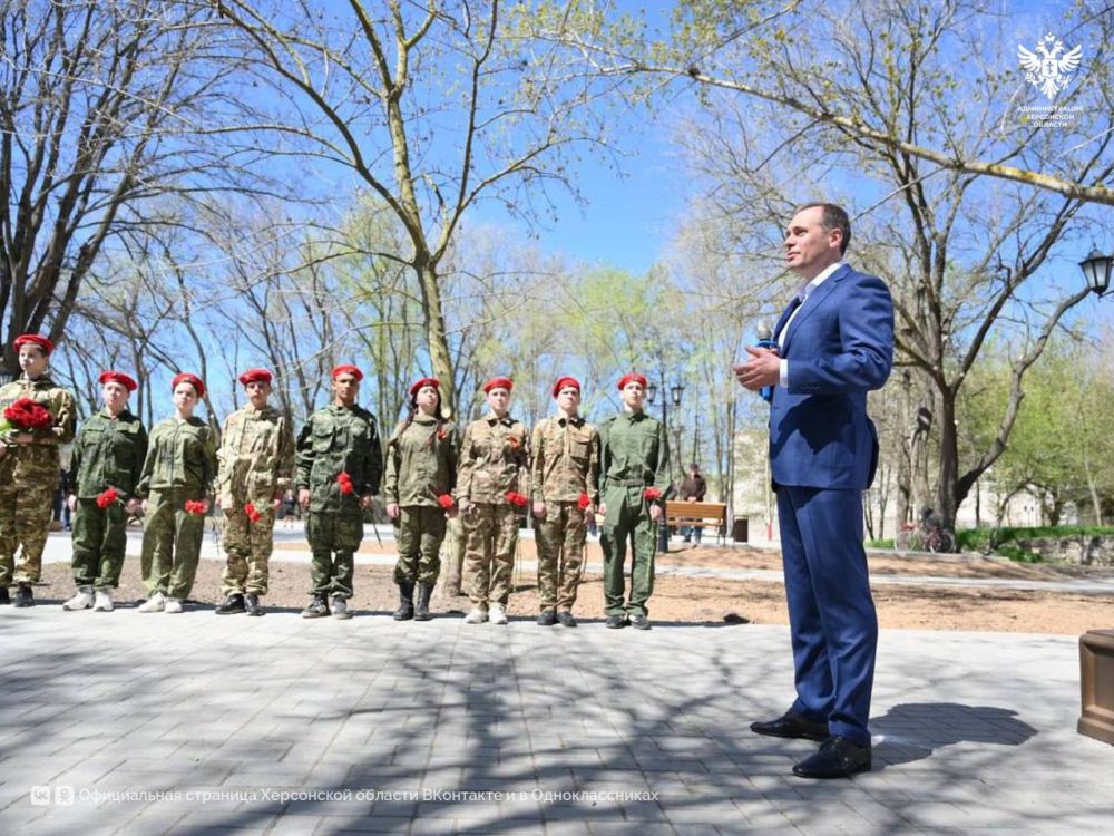 Губернатор Херсонской области и Глава Мордовии торжественно открыли памятник адмиралу Фёдору Ушакову в Каланчаке Губернатор Херсонской области и Глава Мордовии торжественно открыли памятник адмиралу Фёдору Ушакову в Каланчаке