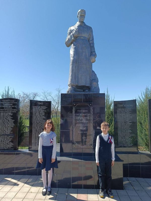 В ГБОУ ХО "Нижнеторгаивская школа Нижнесерогозского МО" прошел конкурс патриотической песни и танца "Во славу Великой Победы", посвященный 80-летию Великой Победы В ГБОУ ХО "Нижнеторгаивская школа Нижнесерогозского МО" прошел конкурс патриотической песни и танца "Во славу Великой Победы", посвященный 80-летию Великой Победы