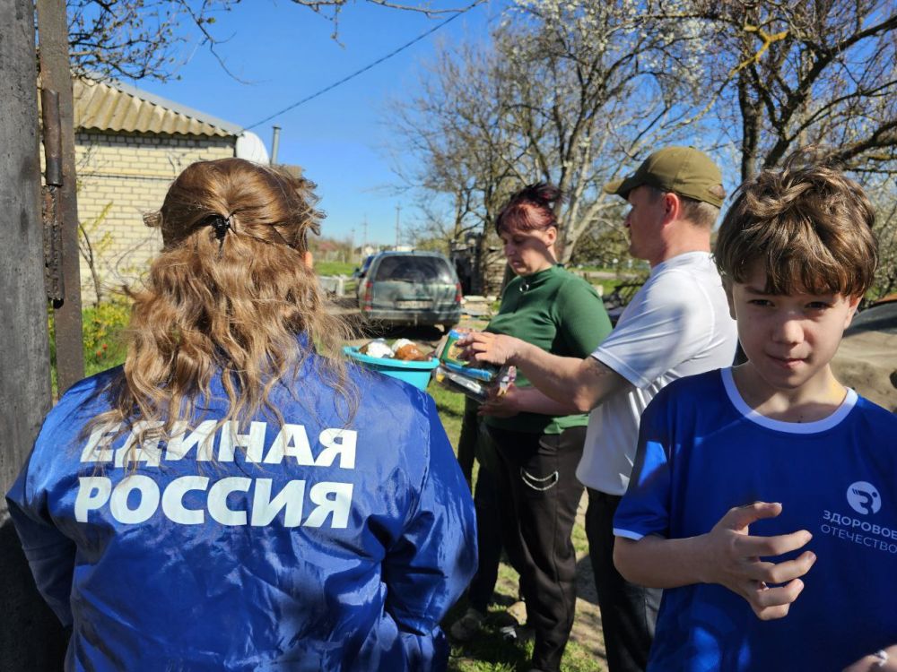 "Единая Россия" и "Здоровое Отечество" навестили многодетные семьи перед Пасхой "Единая Россия" и "Здоровое Отечество" навестили многодетные семьи перед Пасхой