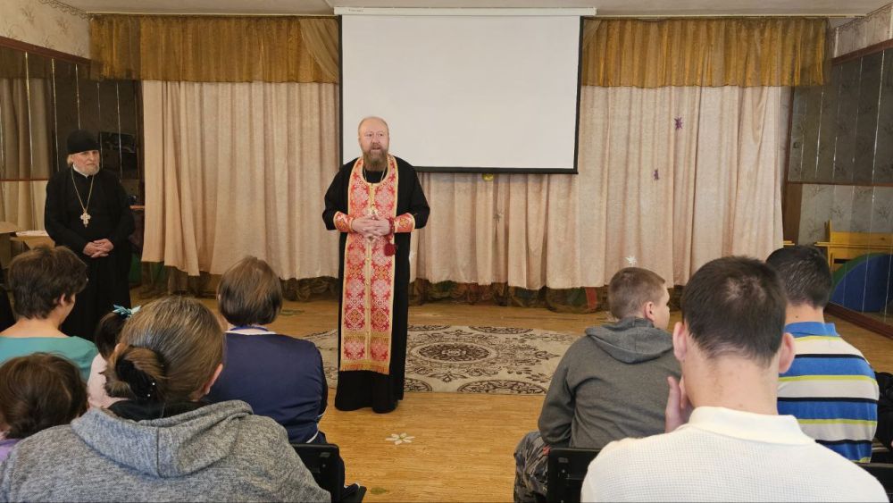 20 апреля, в праздник Пасхи Христовой, епископ Скадовский и Алешкинский Филарет и сопровождавшие его священнослужители Скадовской епархии - протоиерей Николай Канюка, протоиерей Александр Михайленко и протоиерей Николай... 20 апреля, в праздник Пасхи Христовой, епископ Скадовский и Алешкинский Филарет и сопровождавшие его священнослужители Скадовской епархии - протоиерей Николай Канюка, протоиерей Александр Михайленко и протоиерей Николай...