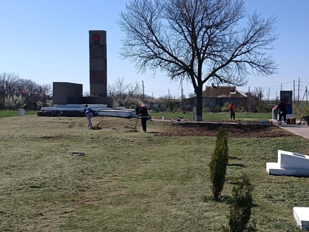 В селе Строгановка провели работы по благоустройству памятника В селе Строгановка провели работы по благоустройству памятника