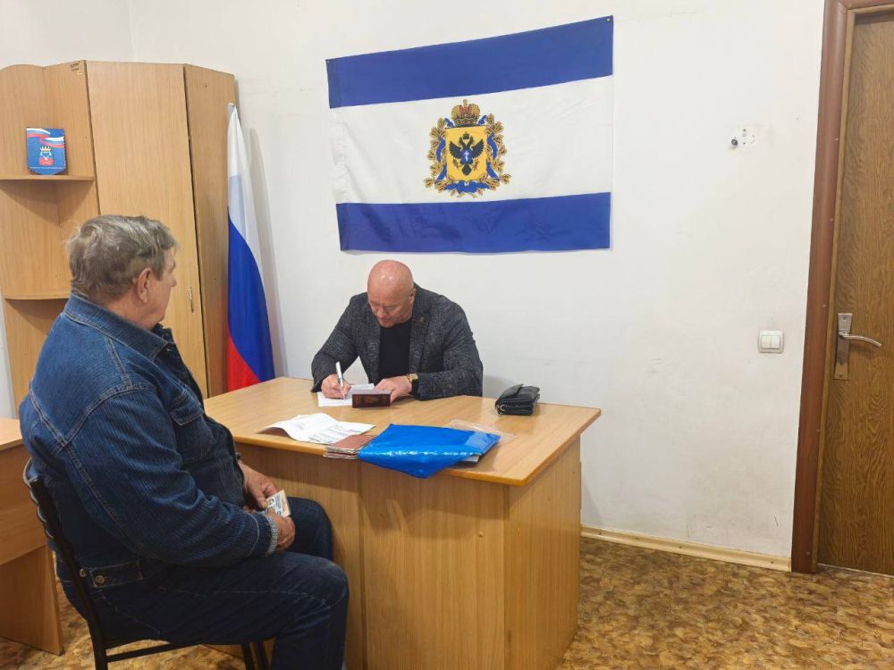 Сегодня прием граждан в приемной Каховского Совета депутатов проводил депутат от партии «Единая Россия» Олег Гаврилюк Сегодня прием граждан в приемной Каховского Совета депутатов проводил депутат от партии «Единая Россия» Олег Гаврилюк