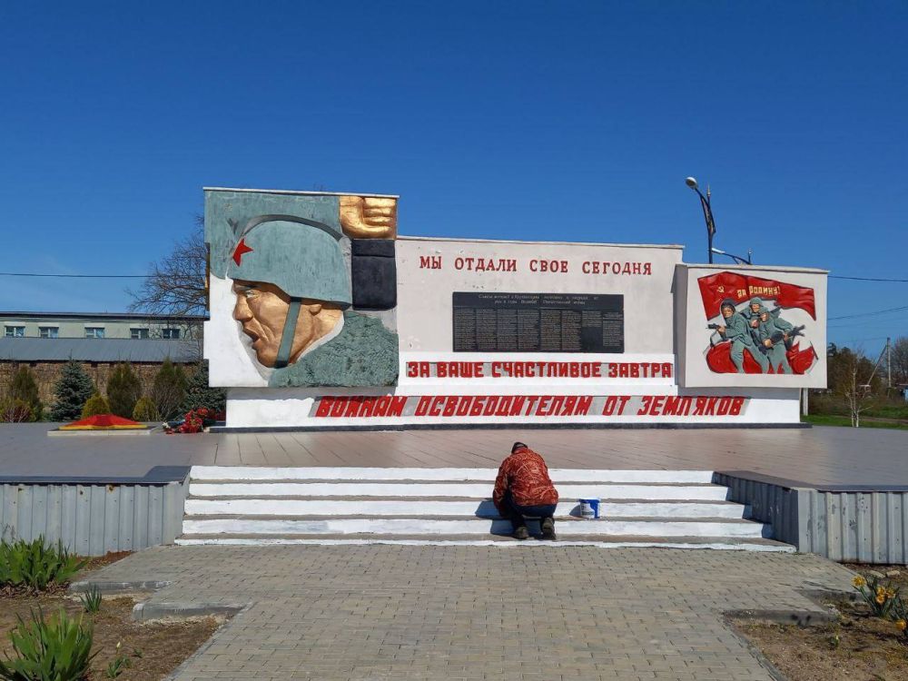 Молодежь Голопристанского округа почтила память героев Молодежь Голопристанского округа почтила память героев