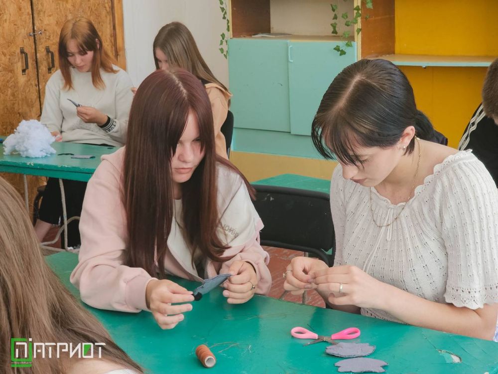 ВОЗЬМИ С СОБОЙ НА УДАЧУ. Енот «Херси» занял особенное место в сердцах молодежи Херсонской области, став символом добра и защиты ВОЗЬМИ С СОБОЙ НА УДАЧУ. Енот «Херси» занял особенное место в сердцах молодежи Херсонской области, став символом добра и защиты