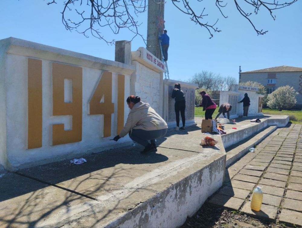 В селе Красная Поляна провели работы по благоустройству памятника в честь воинов-односельчан В селе Красная Поляна провели работы по благоустройству памятника в честь воинов-односельчан