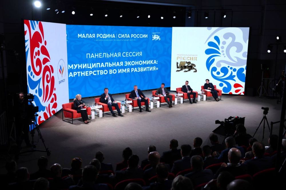 Представители от Генического муниципального округа принимают участие во II Всероссийском муниципальном форуме «Малая Родина – сила России» Представители от Генического муниципального округа принимают участие во II Всероссийском муниципальном форуме «Малая Родина – сила России»